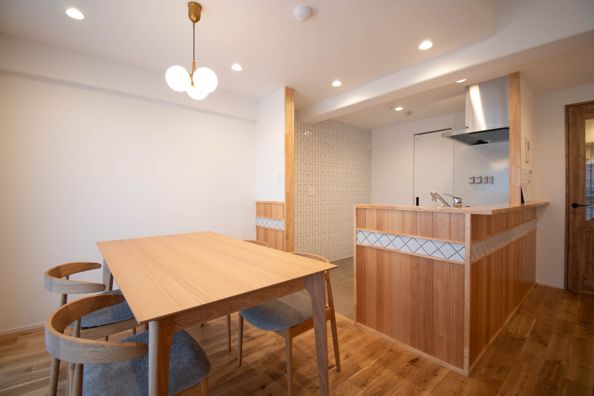 ライオンズマンション南市川｜木と木と木で。
