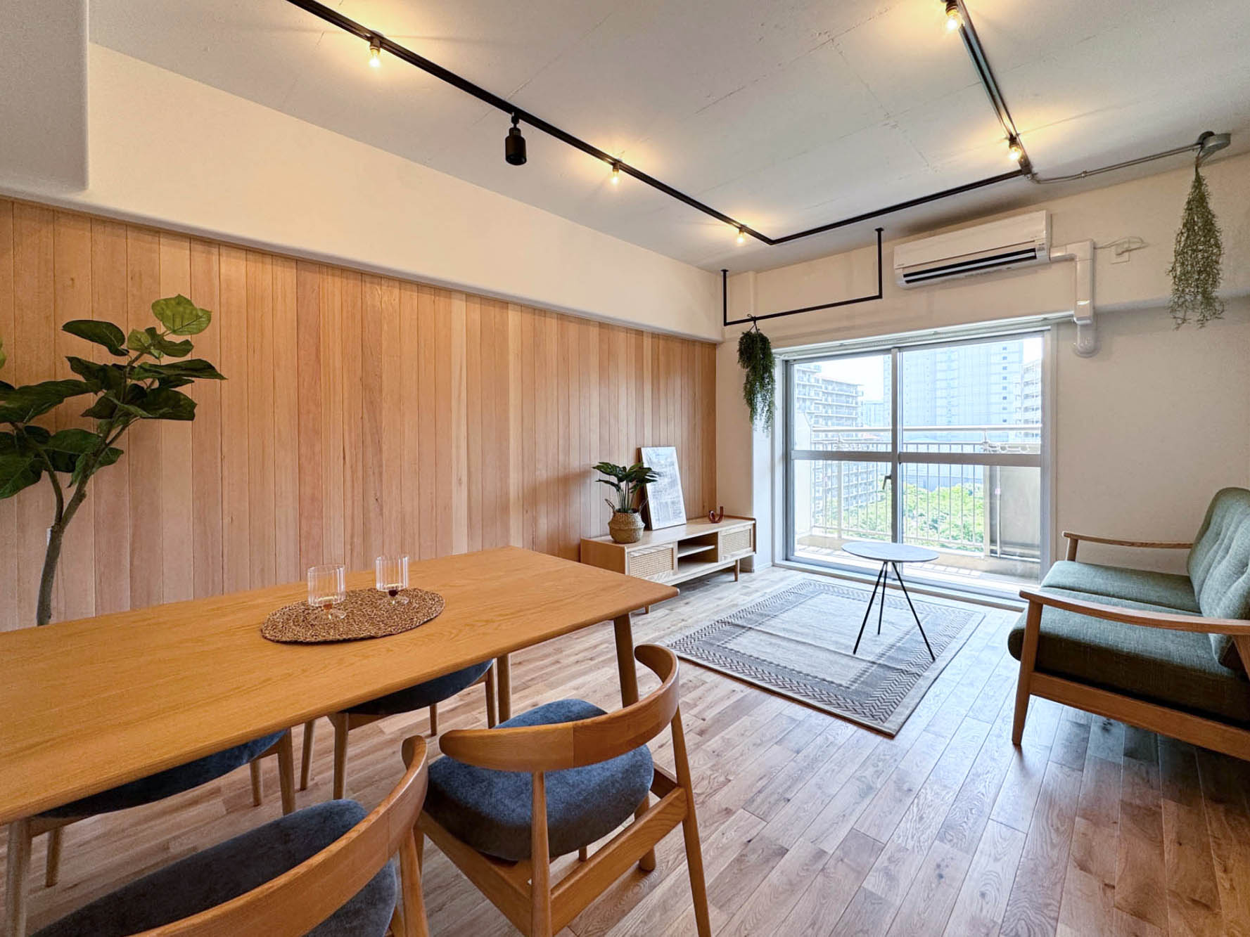 エルシティ新浦安一番館｜深呼吸の似合う部屋。